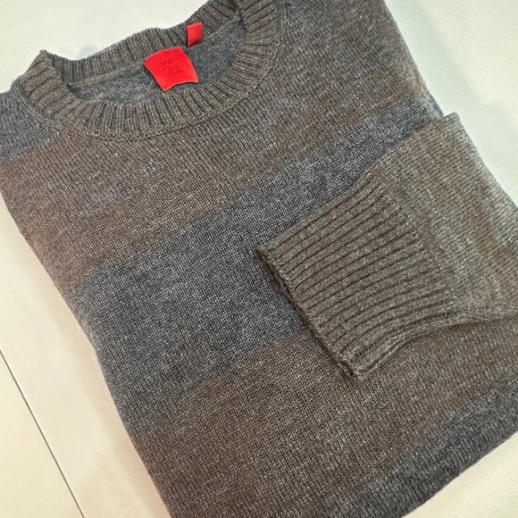 Saks fifth Avenue. Men’s long sleeve pull over sweater. Size large. - Picture 2 of 8